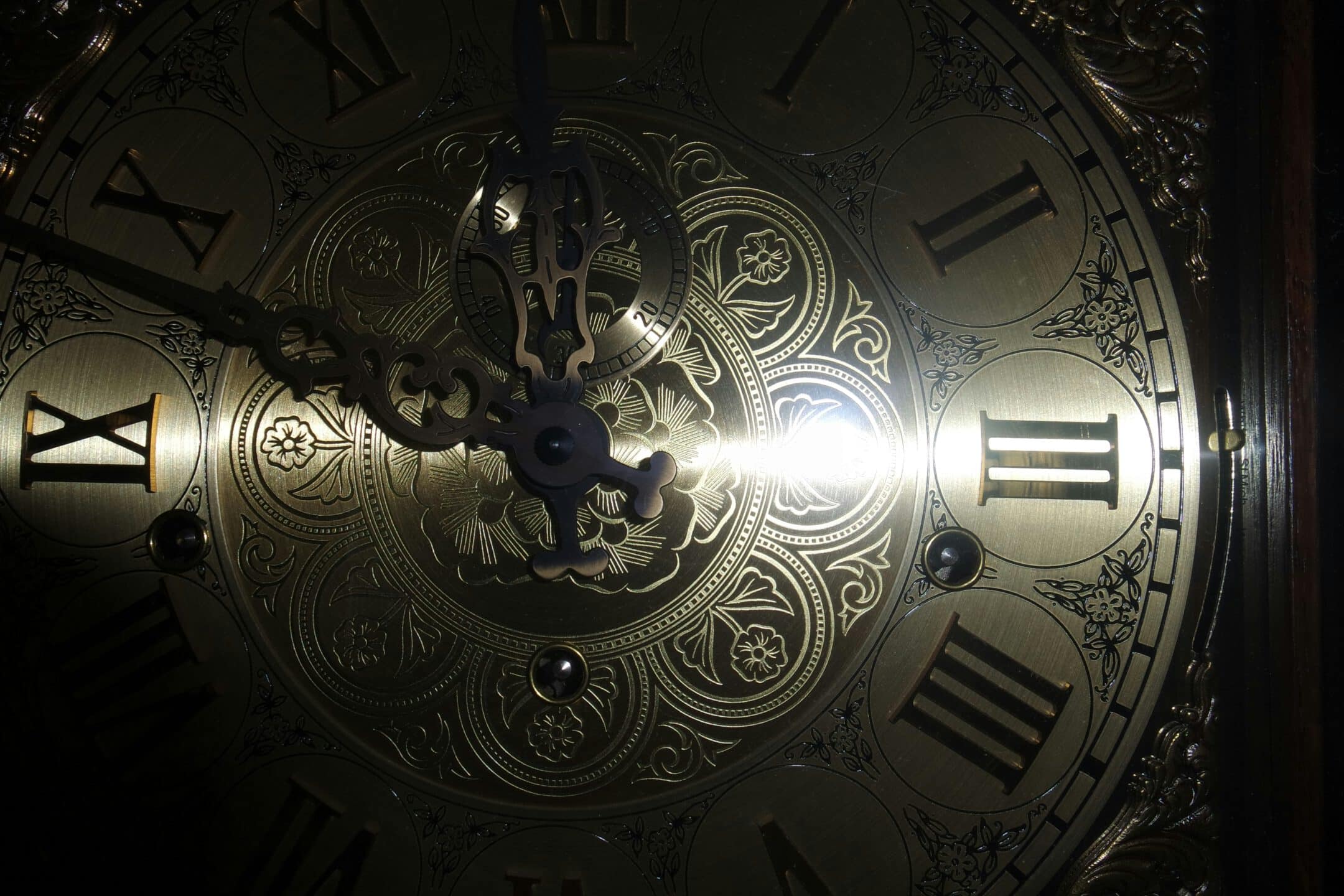 brass-coloured antique watch face